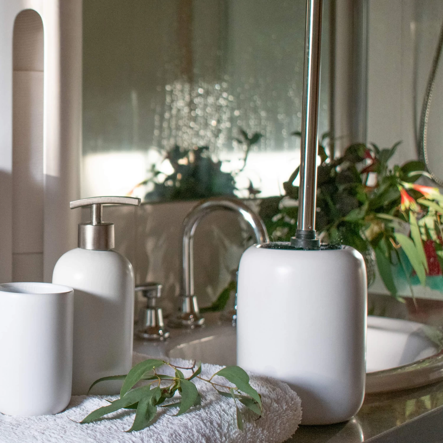 Suds Toilet Brush And Holder 39cm - White 3 Suds Toilet Brush And Holder 39cm - White - Image 3