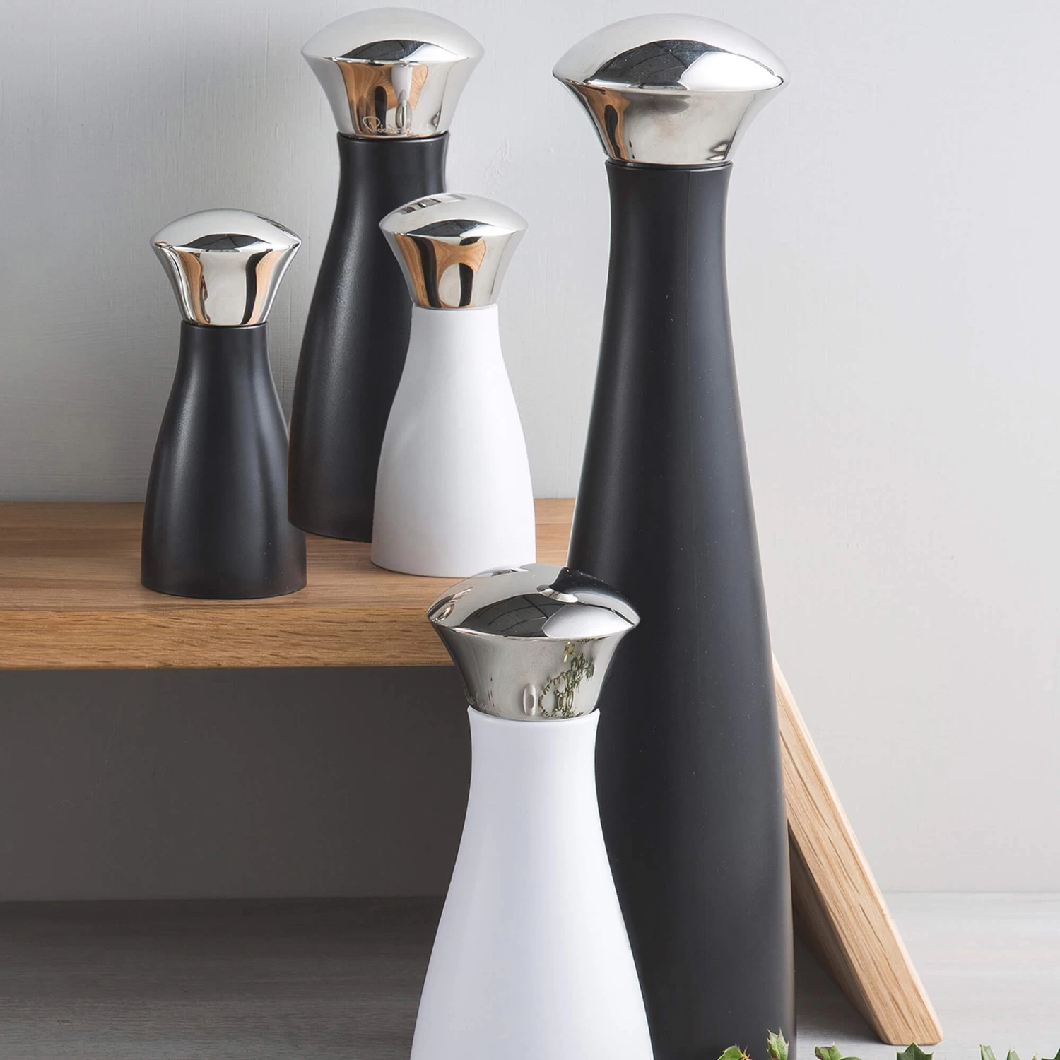 Robert Welch Signature Pepper Mill Large - Black 4 Robert Welch Signature Pepper Mill Large - Black - Image 4